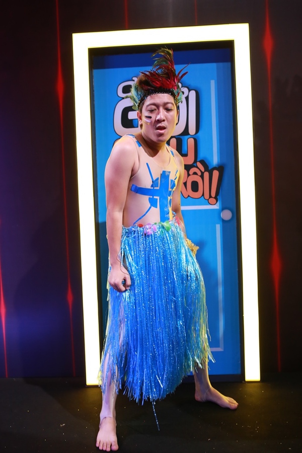 Trấn Th&agrave;nh, Trường Giang mặc đồ t&aacute;o bạo đọ độ sexy - Ảnh 1.