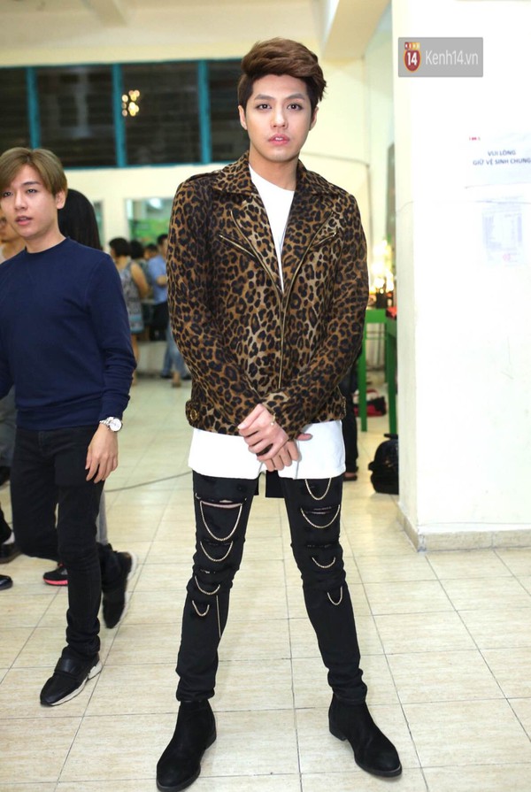 Ho&agrave;ng Th&ugrave;y Linh vẫn đi xem d&ugrave; bỏ thi trong đ&ecirc;m liveshow 6 - Ảnh 7.