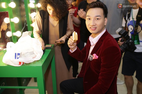 Ho&agrave;ng Th&ugrave;y Linh vẫn đi xem d&ugrave; bỏ thi trong đ&ecirc;m liveshow 6 - Ảnh 20.