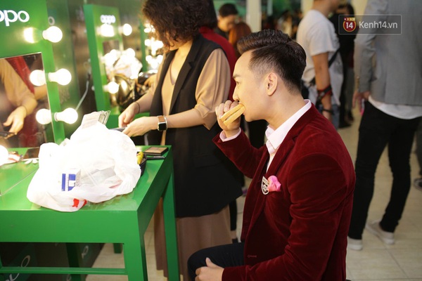 Ho&agrave;ng Th&ugrave;y Linh vẫn đi xem d&ugrave; bỏ thi trong đ&ecirc;m liveshow 6 - Ảnh 21.