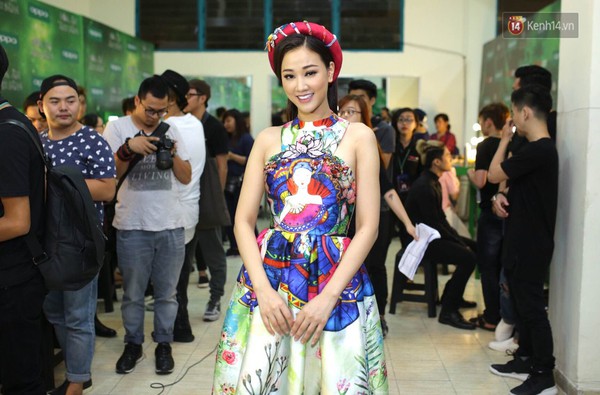 Ho&agrave;ng Th&ugrave;y Linh vẫn đi xem d&ugrave; bỏ thi trong đ&ecirc;m liveshow 6 - Ảnh 12.