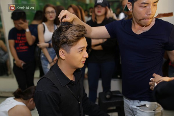 Ho&agrave;ng Th&ugrave;y Linh vẫn đi xem d&ugrave; bỏ thi trong đ&ecirc;m liveshow 6 - Ảnh 16.