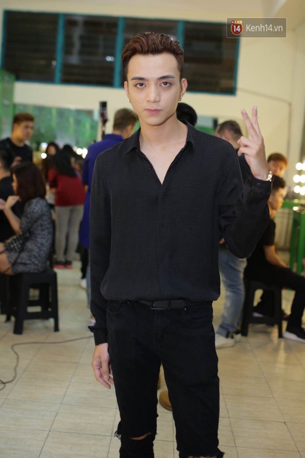 Ho&agrave;ng Th&ugrave;y Linh vẫn đi xem d&ugrave; bỏ thi trong đ&ecirc;m liveshow 6 - Ảnh 18.