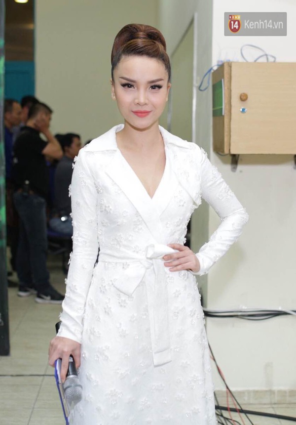 Ho&agrave;ng Th&ugrave;y Linh vẫn đi xem d&ugrave; bỏ thi trong đ&ecirc;m liveshow 6 - Ảnh 22.