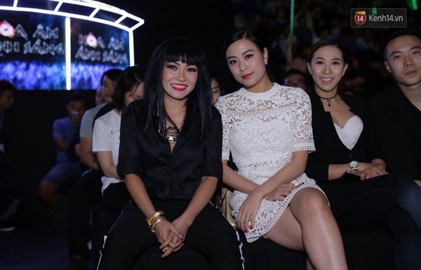 Ho&agrave;ng Th&ugrave;y Linh vẫn đi xem d&ugrave; bỏ thi trong đ&ecirc;m liveshow 6 - Ảnh 1.