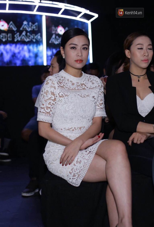 Ho&agrave;ng Th&ugrave;y Linh vẫn đi xem d&ugrave; bỏ thi trong đ&ecirc;m liveshow 6 - Ảnh 3.