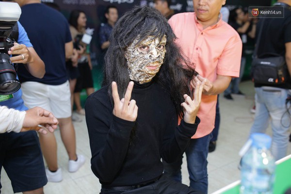 Soobin Ho&agrave;ng Sơn h&oacute;a trang mặt quỷ đ&aacute;ng sợ trong hậu trường The Remix - Ảnh 1.
