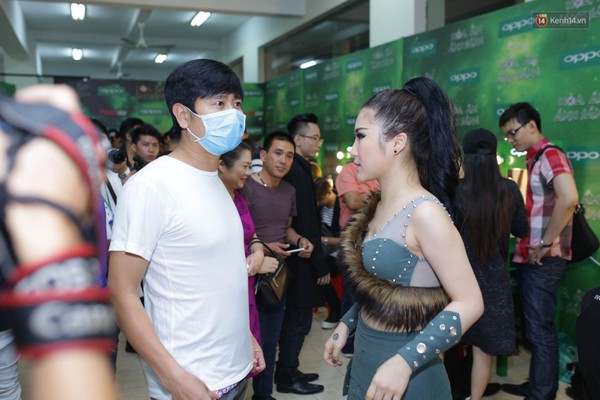 Soobin Ho&agrave;ng Sơn h&oacute;a trang mặt quỷ đ&aacute;ng sợ trong hậu trường The Remix - Ảnh 13.
