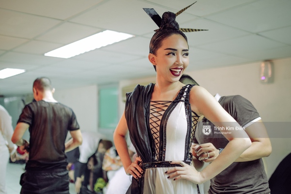 Ngất ng&acirc;y những khoảnh khắc tuyệt đẹp của c&aacute;c nghệ sĩ từ hậu trường Gala Vietnam Top Hits - Ảnh 15.