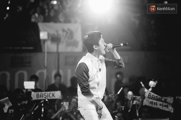 Những hình ảnh giao cảm khó quên của BTS, Mamamoo và rapper Basick cùng ...