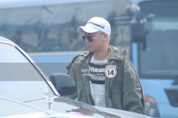 Ảnh v&agrave; Clip: Seung Ri bất ngờ xuất hiện ở s&acirc;n bay Nội B&agrave;i v&agrave;o trưa nay - Ảnh 11.