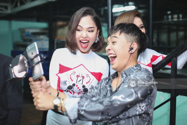 Ngất ng&acirc;y những khoảnh khắc tuyệt đẹp của c&aacute;c nghệ sĩ từ hậu trường Gala Vietnam Top Hits - Ảnh 20.