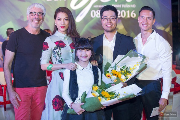 Trương Ngọc &Aacute;nh v&agrave; Kim L&yacute; kh&ocirc;ng rời nửa bước tại họp b&aacute;o Cuộc Đời Của Yến - Ảnh 2.
