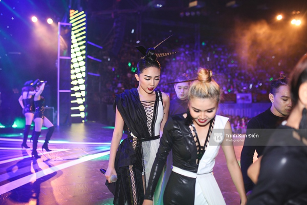 Ngất ngây những khoảnh khắc tuyệt đẹp của các nghệ sĩ từ hậu trường Gala Vietnam Top Hits - Ảnh 17.