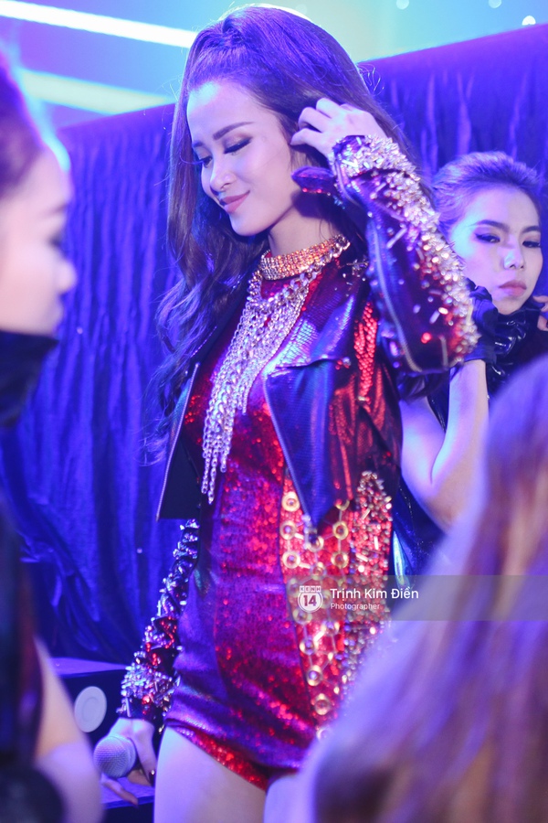 Ngất ngây những khoảnh khắc tuyệt đẹp của các nghệ sĩ từ hậu trường Gala Vietnam Top Hits - Ảnh 14.