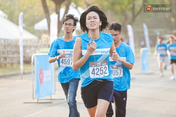 Tăng Thanh Hà,  Á hậu Thúy Vân cùng hàng nghìn người chinh phục cầu Phú Mỹ - Ảnh 13.