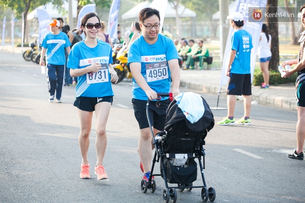 Tăng Thanh H&agrave;,  &Aacute; hậu Th&uacute;y V&acirc;n c&ugrave;ng h&agrave;ng ngh&igrave;n người chinh phục cầu Ph&uacute; Mỹ - Ảnh 20.