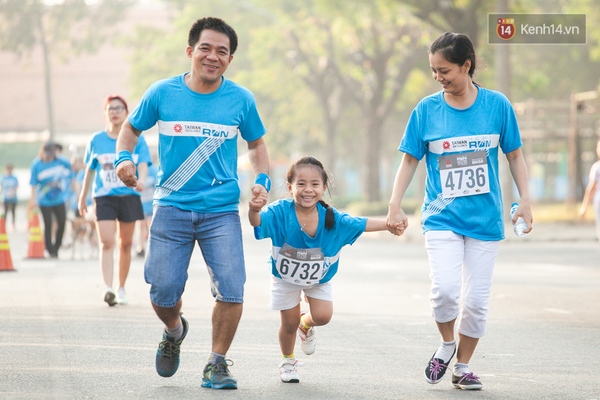 Tăng Thanh H&agrave;,  &Aacute; hậu Th&uacute;y V&acirc;n c&ugrave;ng h&agrave;ng ngh&igrave;n người chinh phục cầu Ph&uacute; Mỹ - Ảnh 21.