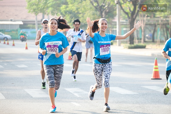 Tăng Thanh H&agrave;,  &Aacute; hậu Th&uacute;y V&acirc;n c&ugrave;ng h&agrave;ng ngh&igrave;n người chinh phục cầu Ph&uacute; Mỹ - Ảnh 5.