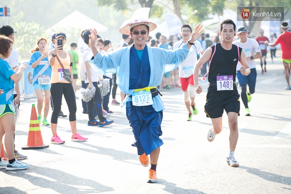 Tăng Thanh Hà,  Á hậu Thúy Vân cùng hàng nghìn người chinh phục cầu Phú Mỹ - Ảnh 22.