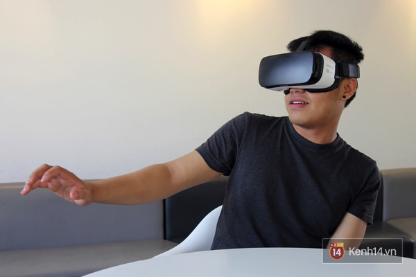 Xem video người dùng lần đầu thử Samsung Gear VR: Ảo, Đã, nhưng cần Gọn hơn - Ảnh 4.