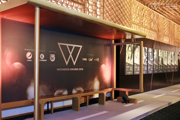 D&agrave;n sao diện &aacute;o v&aacute;y lộng lẫy tr&ecirc;n thảm đỏ Gala WeChoice Awards 2015 - Ảnh 2.