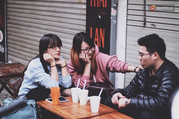 Tạ Hiện chiều m&ugrave;ng 3 - vẫn tấp nập kh&ocirc;ng thua g&igrave; ng&agrave;y thường - Ảnh 3.
