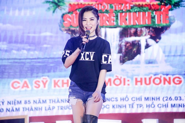 Hương Tràm diện đồ năng động, cháy cùng sinh viên trước thềm trao giải The Remix - Ảnh 3.