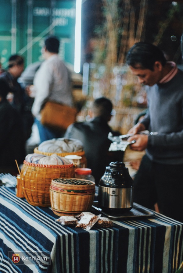 Giới trẻ k&eacute;o nhau đi xem sự kiện nghệ thuật đường phố tại Hanoi Creative City - Ảnh 4.