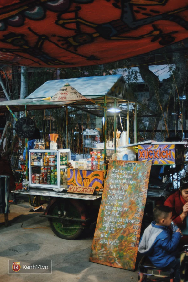 Giới trẻ k&eacute;o nhau đi xem sự kiện nghệ thuật đường phố tại Hanoi Creative City - Ảnh 3.