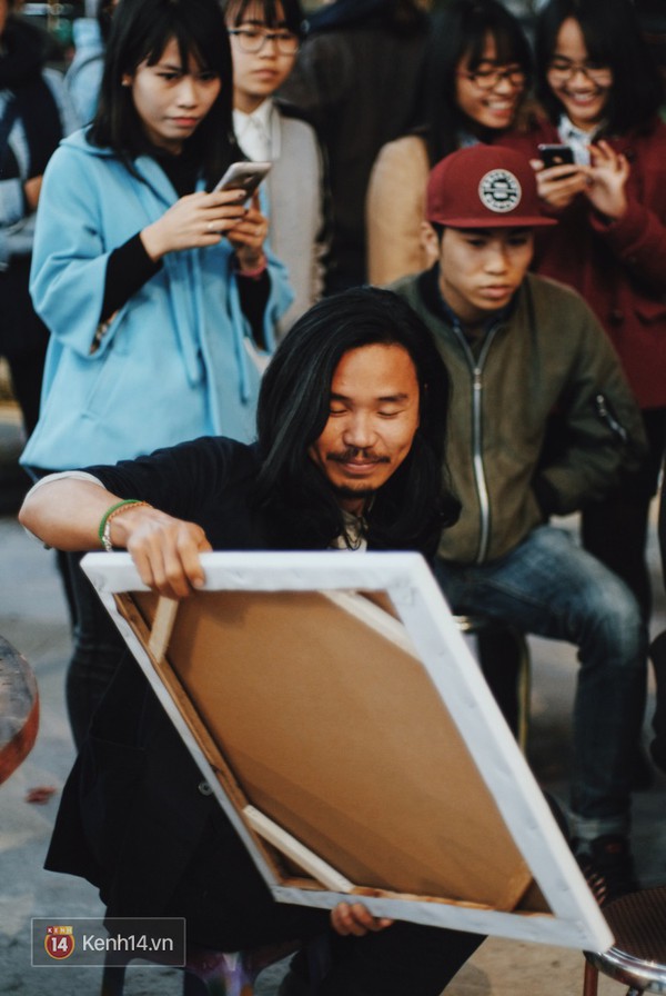 Giới trẻ k&eacute;o nhau đi xem sự kiện nghệ thuật đường phố tại Hanoi Creative City - Ảnh 9.