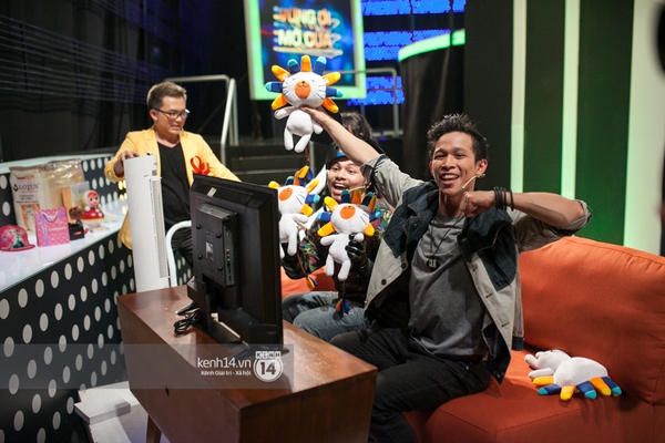 Vừng ơi: Người t&igrave;nh tin đồn của Phan Th&agrave;nh ra về sớm v&igrave; tham qu&agrave; - Ảnh 14.