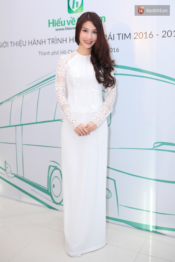Trương Ngọc &Aacute;nh đọ sắc c&ugrave;ng Diễm My 9X trong trang phục &aacute;o d&agrave;i - Ảnh 2.