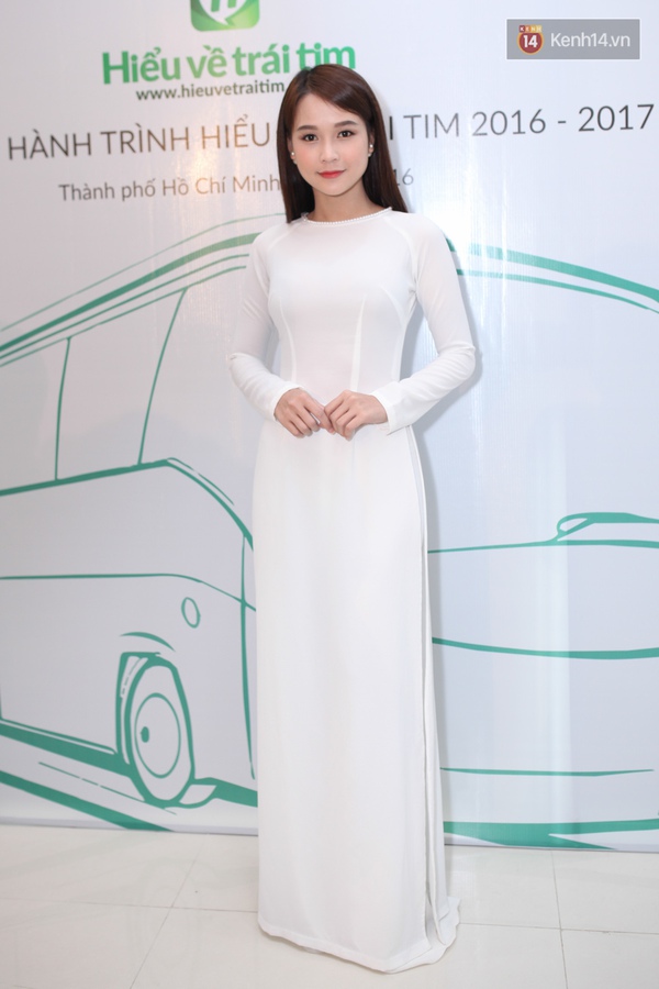 Trương Ngọc &Aacute;nh đọ sắc c&ugrave;ng Diễm My 9X trong trang phục &aacute;o d&agrave;i - Ảnh 13.
