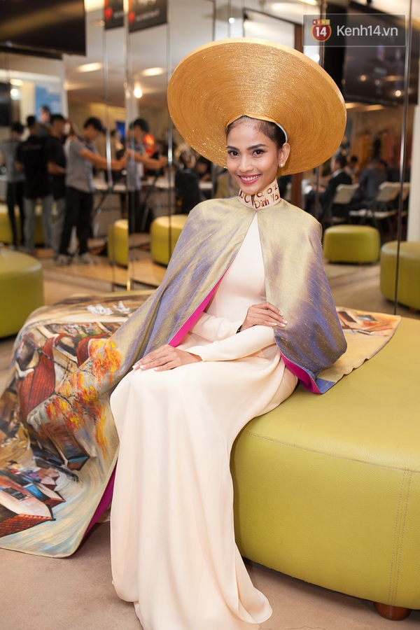 Trương Thị May đọ sắc cùng Vân Trang trong trang phục Áo dài - Ảnh 3.
