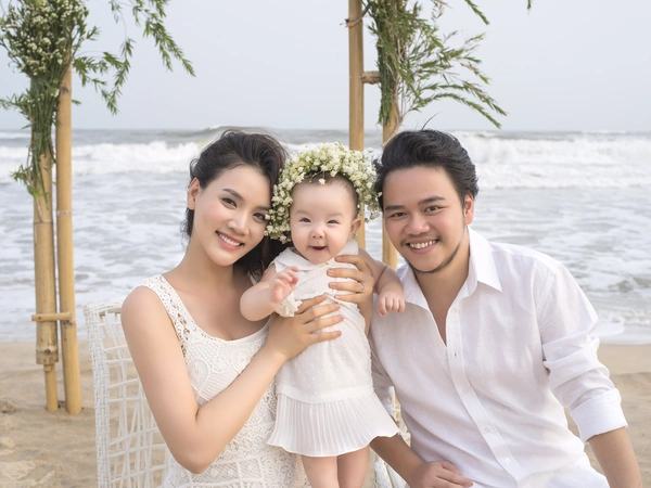Trang Nhung khoe bộ ảnh cưới hạnh phúc cùng chồng và con gái cưng - Ảnh 10.