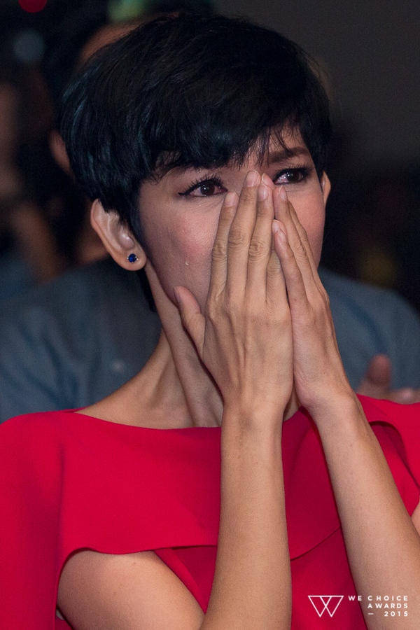 Khách mời rơi nước mắt khi nhìn lại 10 câu chuyện truyền cảm hứng năm 2015 tại Gala WeChoice Awards - Ảnh 6.