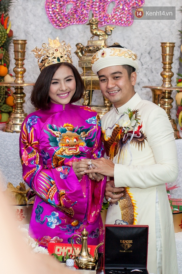 Vân Trang diện Hoàng bào, hạnh phúc được chú rể Việt kiều hôn trong ngày cưới - Ảnh 8.