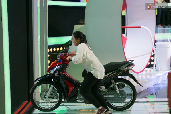 Vừng ơi: Cặp đ&ocirc;i Olympia ung dung trả lời, bưng qu&agrave; khủng về nh&agrave; - Ảnh 6.