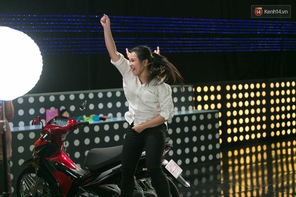 Vừng ơi: Cặp đ&ocirc;i Olympia ung dung trả lời, bưng qu&agrave; khủng về nh&agrave; - Ảnh 7.