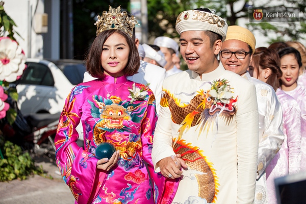 Vân Trang diện Hoàng bào, hạnh phúc được chú rể Việt kiều hôn trong ngày cưới - Ảnh 11.