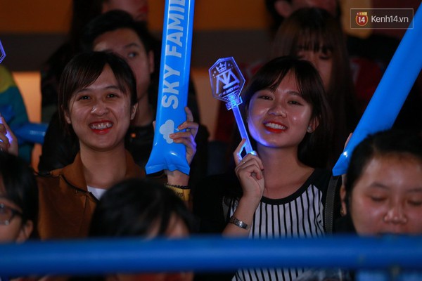 Sơn T&ugrave;ng căng thẳng, lạnh l&ugrave;ng trong hậu trường liveshow ở H&agrave; Nội - Ảnh 15.
