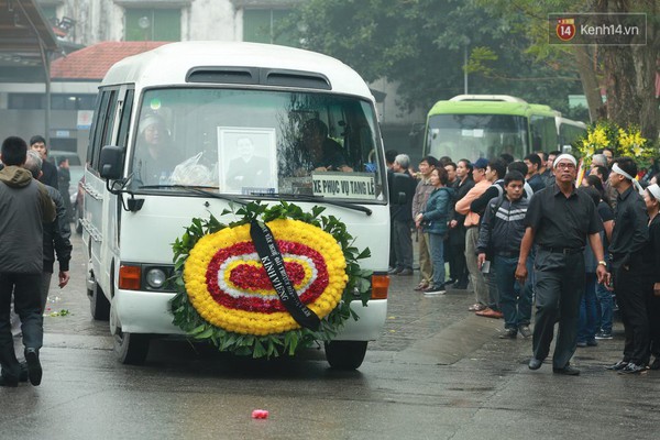 Gia đình đưa tiễn cố nhạc sĩ Thanh Tùng về nơi an nghỉ cuối cùng - Ảnh 17.