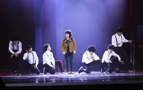 Noo Phước Thịnh, Đông Nhi, Isaac khiến fan mê mệt trên sân khấu HTV Awards - Ảnh 14.