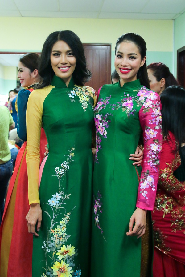 Clip: Lan Khuê và bạn bè cười đùa không được lên facebook la lối Phạm Hương  - Ảnh 2.