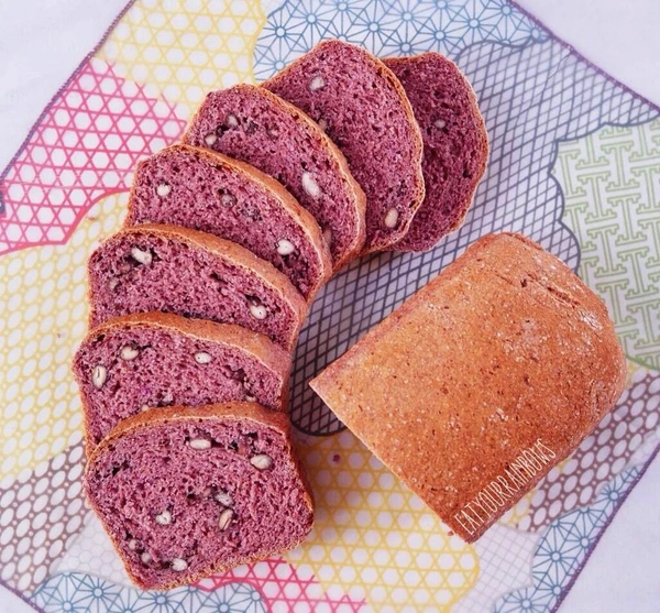 Phát minh ra bánh mỳ màu tím -  siêu thực phẩm của tương lai - Ảnh 1.
