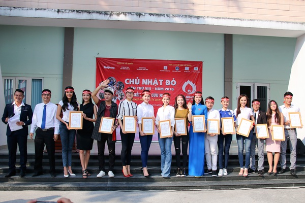 Th&uacute;y V&acirc;n, Lệ Hằng, Diễm Trang giản dị đi hiến m&aacute;u nh&acirc;n đạo - Ảnh 14.