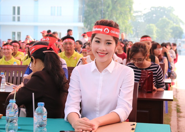 Th&uacute;y V&acirc;n, Lệ Hằng, Diễm Trang giản dị đi hiến m&aacute;u nh&acirc;n đạo - Ảnh 7.