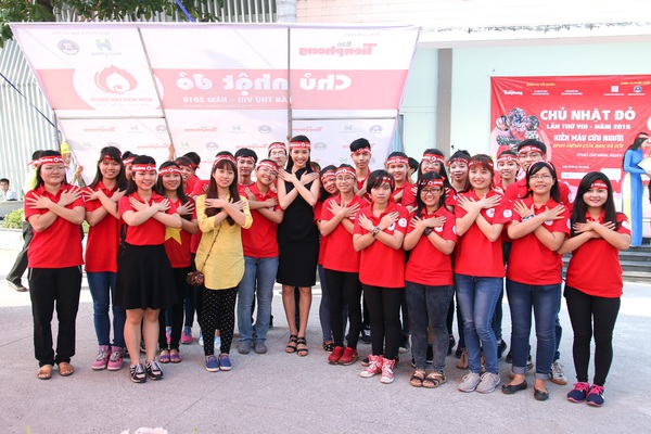 Th&uacute;y V&acirc;n, Lệ Hằng, Diễm Trang giản dị đi hiến m&aacute;u nh&acirc;n đạo - Ảnh 12.