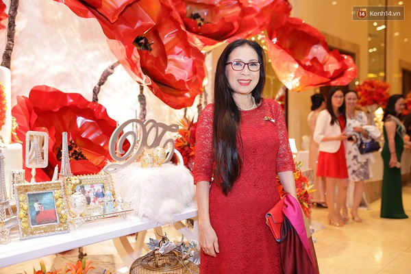 Dàn sao đến chúc mừng lễ cưới ngập tràn hoa của Vân Trang - Ảnh 14.